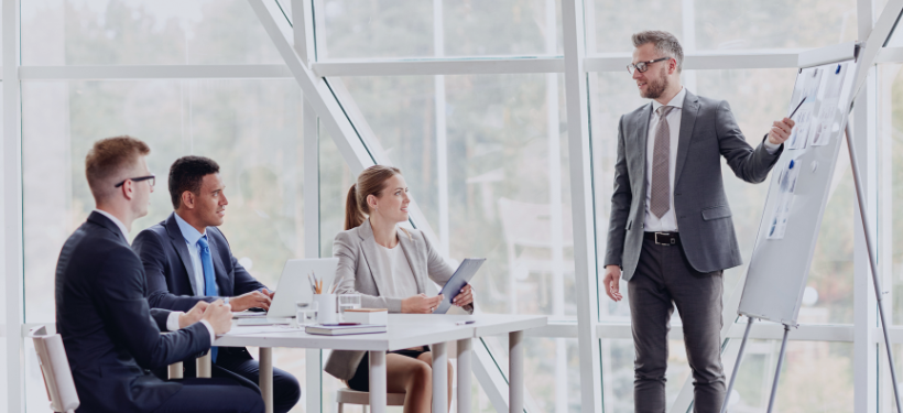 Para cumplir con las regulaciones legales en materia de privacidad, las empresas deben implementar un plan de protección de datos personales.